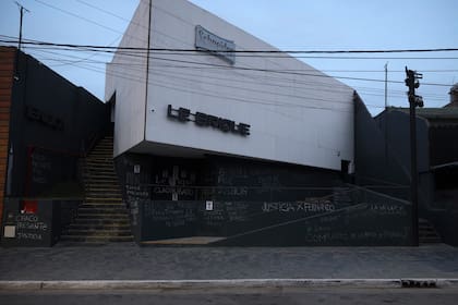 Báez Sosa fue atacado a metros del boliche Le Brique; durante el juicio se repitieron violentas peleas