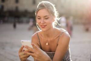 Le dedicó una canción a su marido y su amante al mismo tiempo y se volvió viral (Imagen ilustrativa)