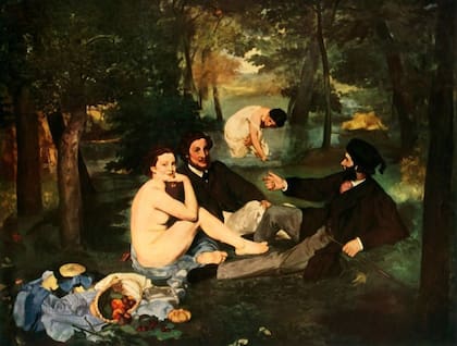"Le Déjeuner sur l'herbe" fue rechazado, no tanto por los desnudos femeninos en la pintura de Manet, un tema clásico, sino porque aparecían con burgueses vestidos en un ambiente moderno. La incongruencia sugería que no eran diosas sino modelos, o posiblemente prostitutas