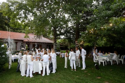 Le Dîner en Blanc es un evento mundial de cena al aire libre