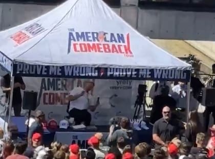 Le disparan a Charlie Kirk