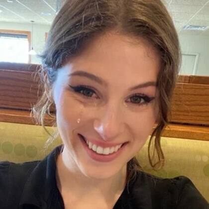 Le emoción de Megan tras encontrar el tierno mensaje de una clienta que agradeció su amabilidad