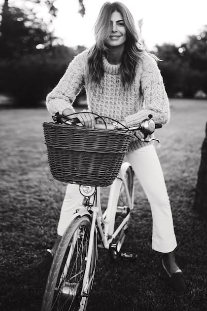 Le encanta andar en bicicleta en lugares tranquilos. Días atrás recorrió la campiña francesa con un grupo de amigas.