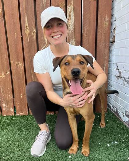 Le encantan los juguetes.