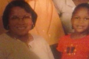 Le envió un mensaje a su abuela tras su muerte y la respuesta que recibió la dejó sin aliento