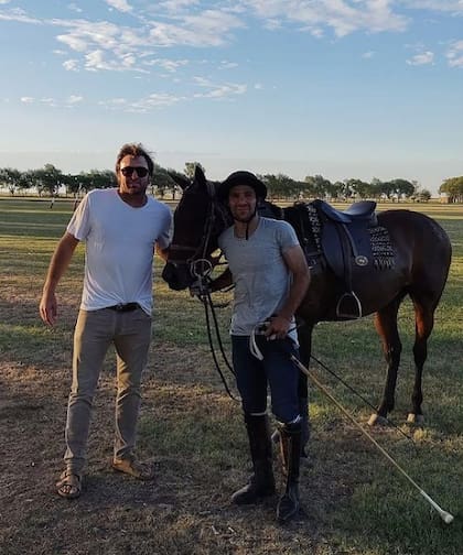 . Le gusta el polo y tiene amigos en ese ambiente, como Alfredo Cappella