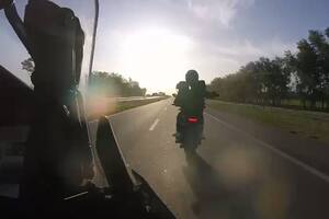Un motociclista relató cómo le apuntaron con un arma para robarle en el Acceso Oeste