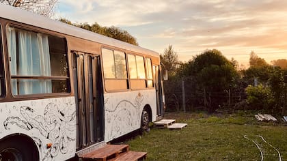 Le llevó 63 días en transformar el micro completamente