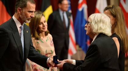 Le Luthiers recibieron el premio Princesa de Asturias de mano de los reyes de España