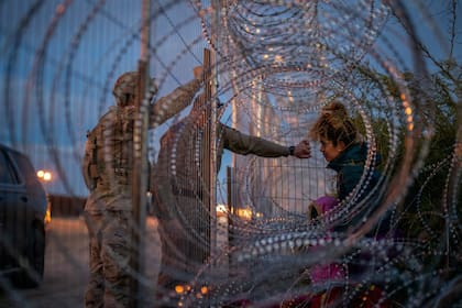 Le mostró al papa imágenes de los albergues para migrantes
