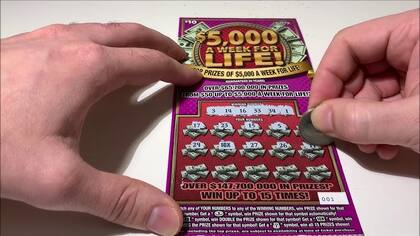 Le regalaron un raspadito de lotería por su cumpleaños y ganó 50 mil dólares