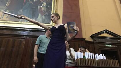 Leandra, la primera egresada trans del Pellegrini