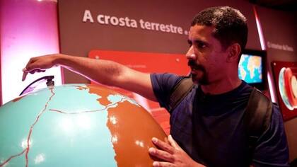 Leandro afirma que el terraplanismo es como la religión: "No hay que demostrar que la Tierra es plana, ellos creen en ello y listo".