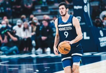 Leandro Bolmaro viene ganando participación en Minnesota Timberwolves, que cerrará el domingo al visitar a Portland Trail Blazers.