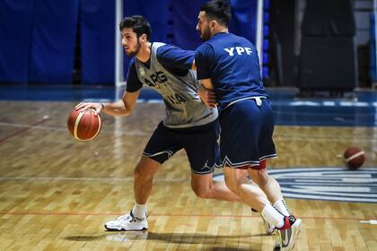 Leandro Bolmaro y Campazzo, una pareja tanto en ataque como en defensa, por la que apuesta el entrenador Néstor García.