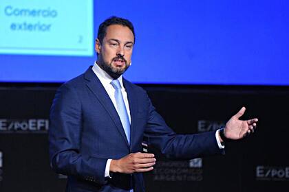 Alberto Abad (foto superior) y Leandro Cuccioli (inferior), ejemplares funcionarios por su excelente labor al frente de la AFIP, son hoy perseguidos judicialmente con argumentos tan tendenciosos como falsos