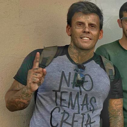 Leandro decidió borrarse los 170 tatuajes para eliminar la marca de su pasado oscuro