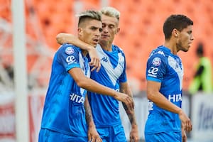 Superliga: Vélez le ganó a Godoy Cruz 2-0 y sigue subiendo de la mano de Heinze