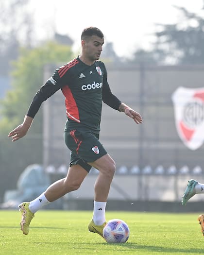 Leandro González Pirez, durante una práctica en River Camp