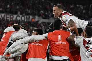 El hombre que pasó de la reprobación a convertirse en pilar de la defensa y cómo lo valora Demichelis