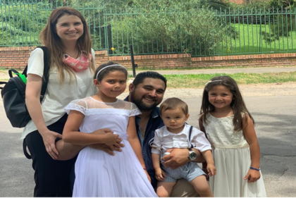 Leandro junto a Tamara y a sus tres hijos: Delfina, Felicitas (frutos de una relación anterior) y Vitto