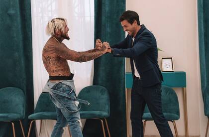 Leandro Leunis jugando con Alex Caniggia, uno de los candidatos a ganar El hotel de los famosos