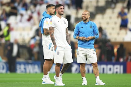 Leandro Paredes, Alejandro Gómez y Rodrigo De Paul, un clásico del pasado, antes de cada partido