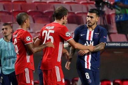 Leandro Paredes arrancó bien, pero luego vio la tarjeta amarilla de manera infantil, por protestar y segundos después el DT Tuchel lo reemplazó en PSG; una actitud que debe ser un llamado de atención para un Scaloni que en la selección Argentina lo imagina como 5