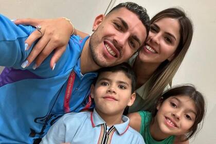 Leandro Paredes, Camila Galante y sus hijos regresaron a Italia este domingo