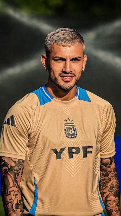 Leandro Paredes, con nuevo look: pelo platinado