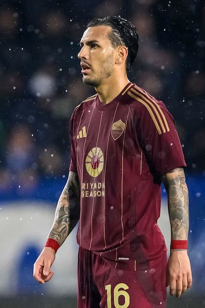 Leandro Paredes, de 30 años, es capitán en Roma, pero en junio podría volver a Boca