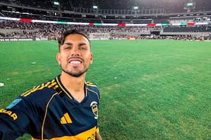 Paredes hizo todo: anotó el penal, hizo un gesto a la hinchada y dejó el partido con una molestia