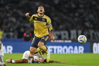 Leandro Paredes ingresó en el complemento, aportó orden y recibió la quinta amarilla: llega limpio al clásico ante River.