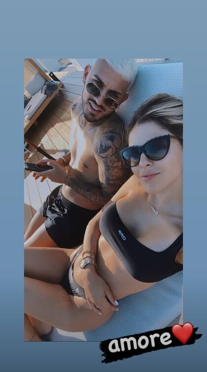 Leandro Paredes junto a su mujer Camila Galante.