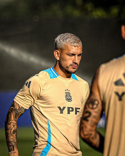 Leandro Paredes se hizo un cambio de look e impactó a sus seguidores