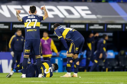 Leandro Paredes tirado tras el planchazo de Gerson
