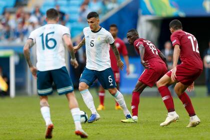 Leandro Paredes, una de las figuras en el triunfo ante Qatar