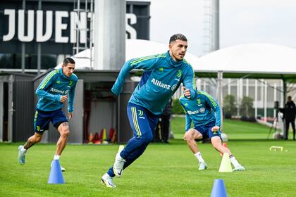 Leandro Paredes volvió a entrenar con sus compañeros en Juventus este martes, recuperado de su lesión