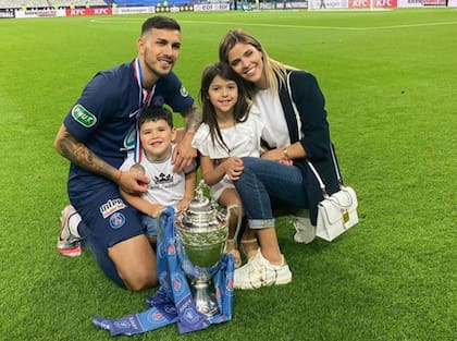 ARCHIVO-. Leandro Paredes y Camila Galante tiene dos hijos, Victoria y Giovanni