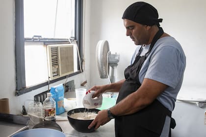 Leandro Rivero (42) egresó del taller de cocina en 2008 y desde ese entonces, la gastronomía es su trabajo principal