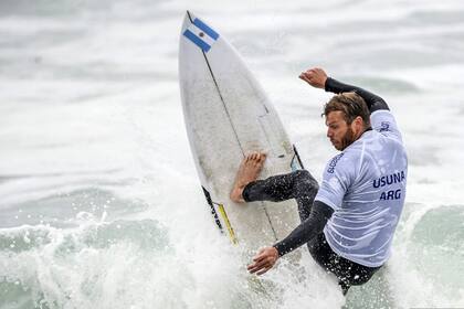 Leandro Usuna, de lo mejor del surf nacional, irá en busca de una plaza olímpica.