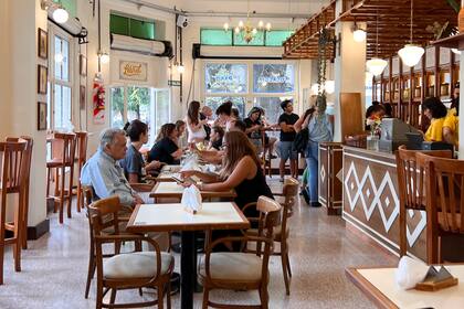 Lebrel tiene dos locales: la Focaccería, que mudó sus instalaciones a la histórica esquina de 5 y 54; y la Panadería, a unas diez cuadras.