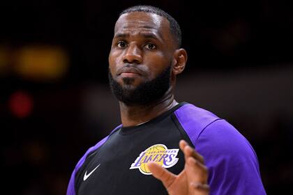 LeBron James hizo su presentación en LA