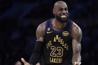 Otra noche descomunal de LeBron James en la serie que los Lakers aventajan a los Rockets