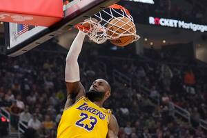 Fútbol de Europa, las finales de la WTA y acción de la NBA