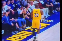 NBA: el gesto de LeBron James contra una fanática que terminó con la risa del jugador