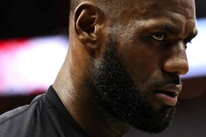 LeBron James y una lesión que preocupa a los Lakers: ¿se repite la historia?