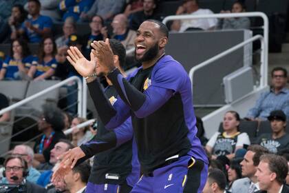 LeBron James firmó un acuerdo con los Lakers: recién en la temporada 2021/22 llegará a los 40.000.000 dólares de salario