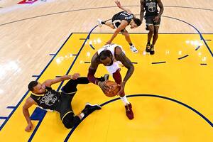 LeBron James pretende rescatar a Cavaliers de las garras de los Warriors