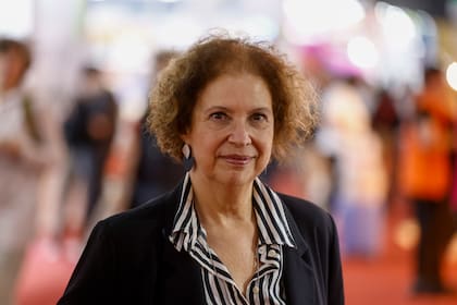 Lectora voraz desde chica, con su padre Trini Vergara hizo su primera Feria a los 15 años: "Las estanterías tenían seis títulos repetidos ad infinitum"